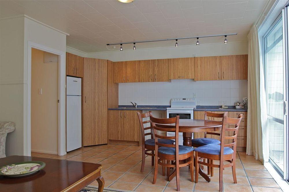 Commodores Lodge Russell Extérieur photo